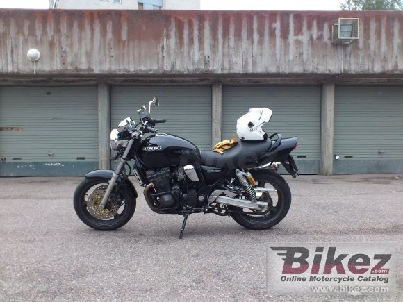 2001 Suzuki GSX 750 photo